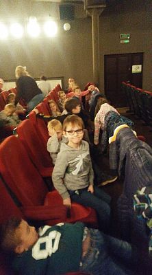  Grafika #3: Wyjazd do kina