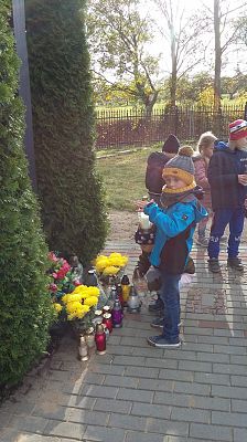  Grafika #3: Pamiętajmy o tych, którzy odeszli