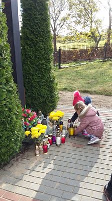  Grafika #4: Pamiętajmy o tych, którzy odeszli